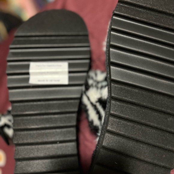 NEW UGG Koolaburra Furr-ah FUR PLATFORM Slide Sandal ZEBRA Print - Picture 7 of 9